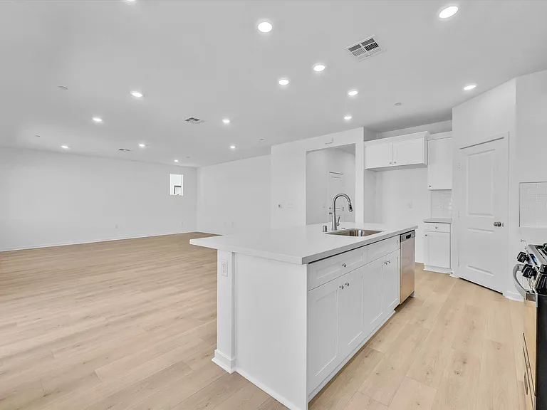 34427 Sakura Ln — Photo 4