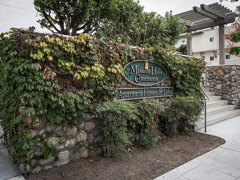 Mission Hills Apartments — Photo 28