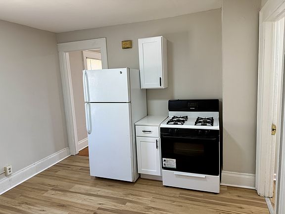 2nd image of 1919-21 Burnet Ave Floor 2