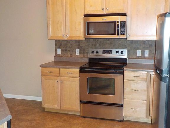 KItchen with stainless steel appliances