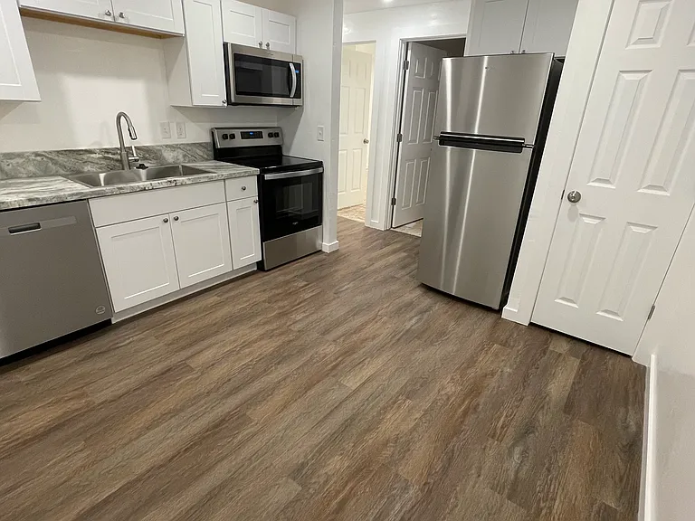2204 E Hugo Ave — Photo 3