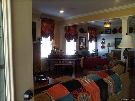 5th image of 5032 Shadyside Ct