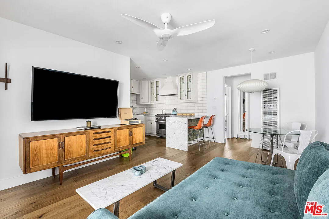 Building Photo - 1929 Tamarind Ave #8
