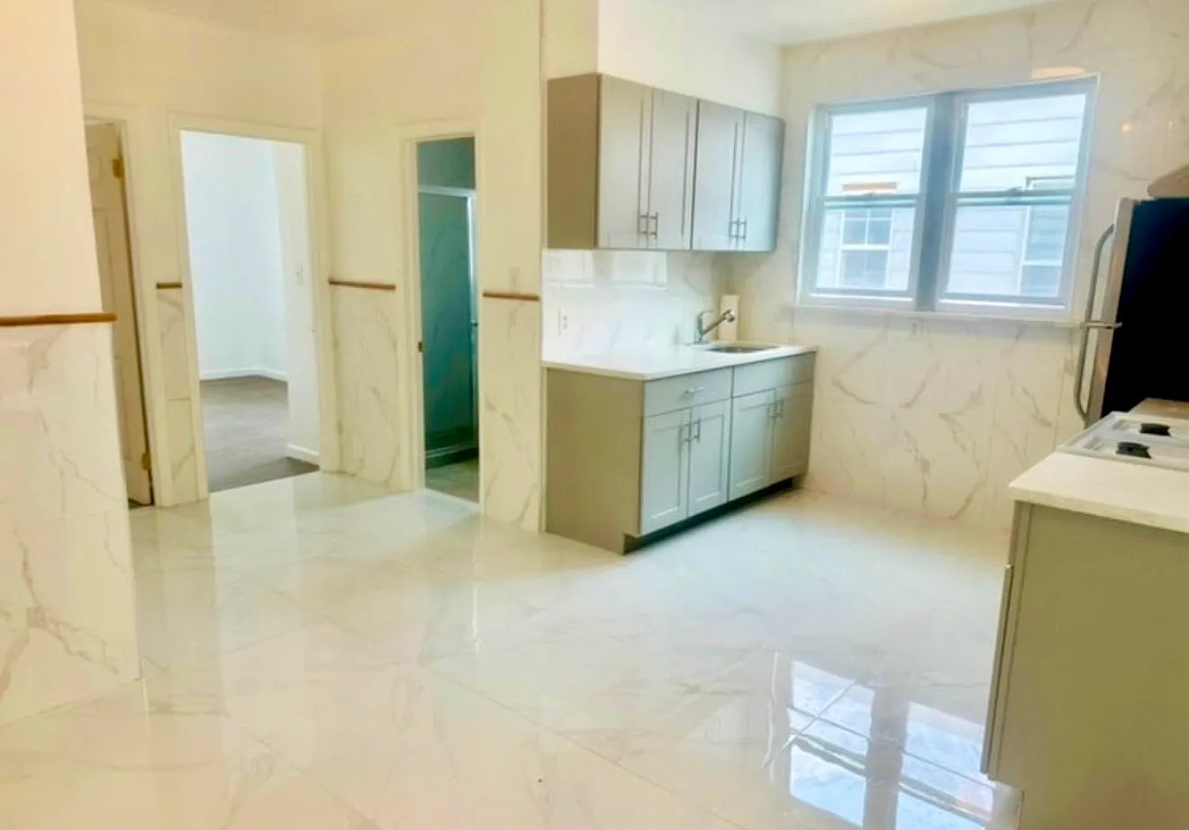 2 bed, 600 sqft, $2,300 — Photo 1