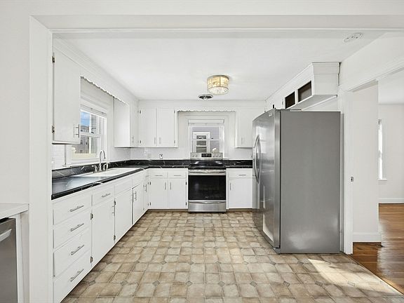 4th image of 212 Spruce St