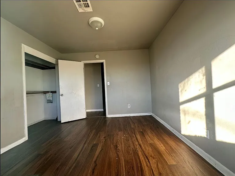5900 S Blackwelder Ave — Photo 10