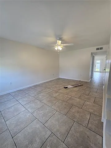 3 bed, 1.5 bath, 1300 sqft, $1,500 — Photo 2