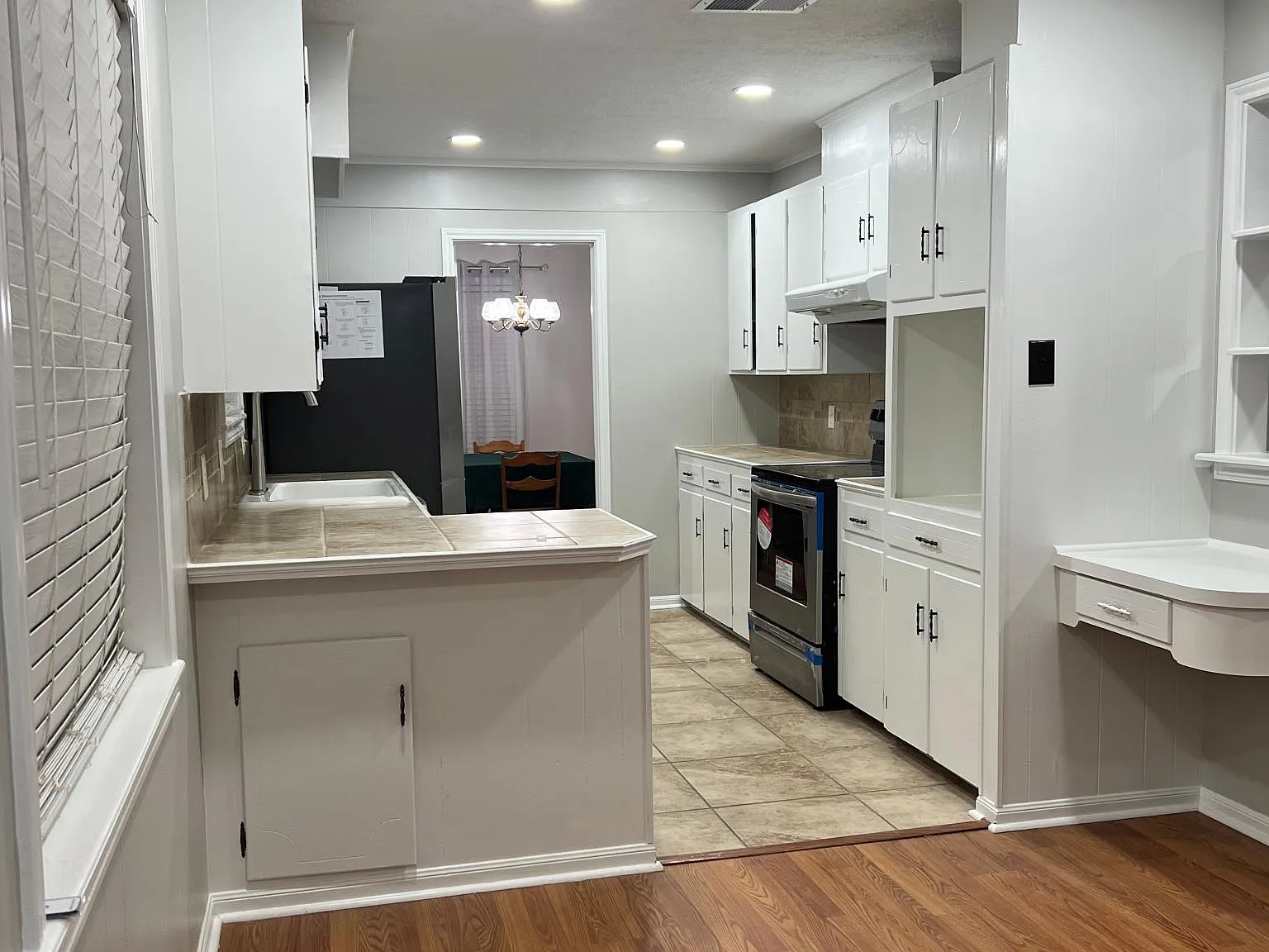 3 bed, 2276 sqft, $2,050 — Photo 2