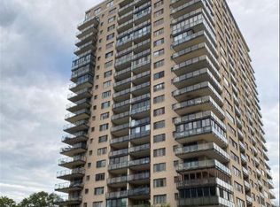 1203 River Rd, Edgewater, NJ 07020