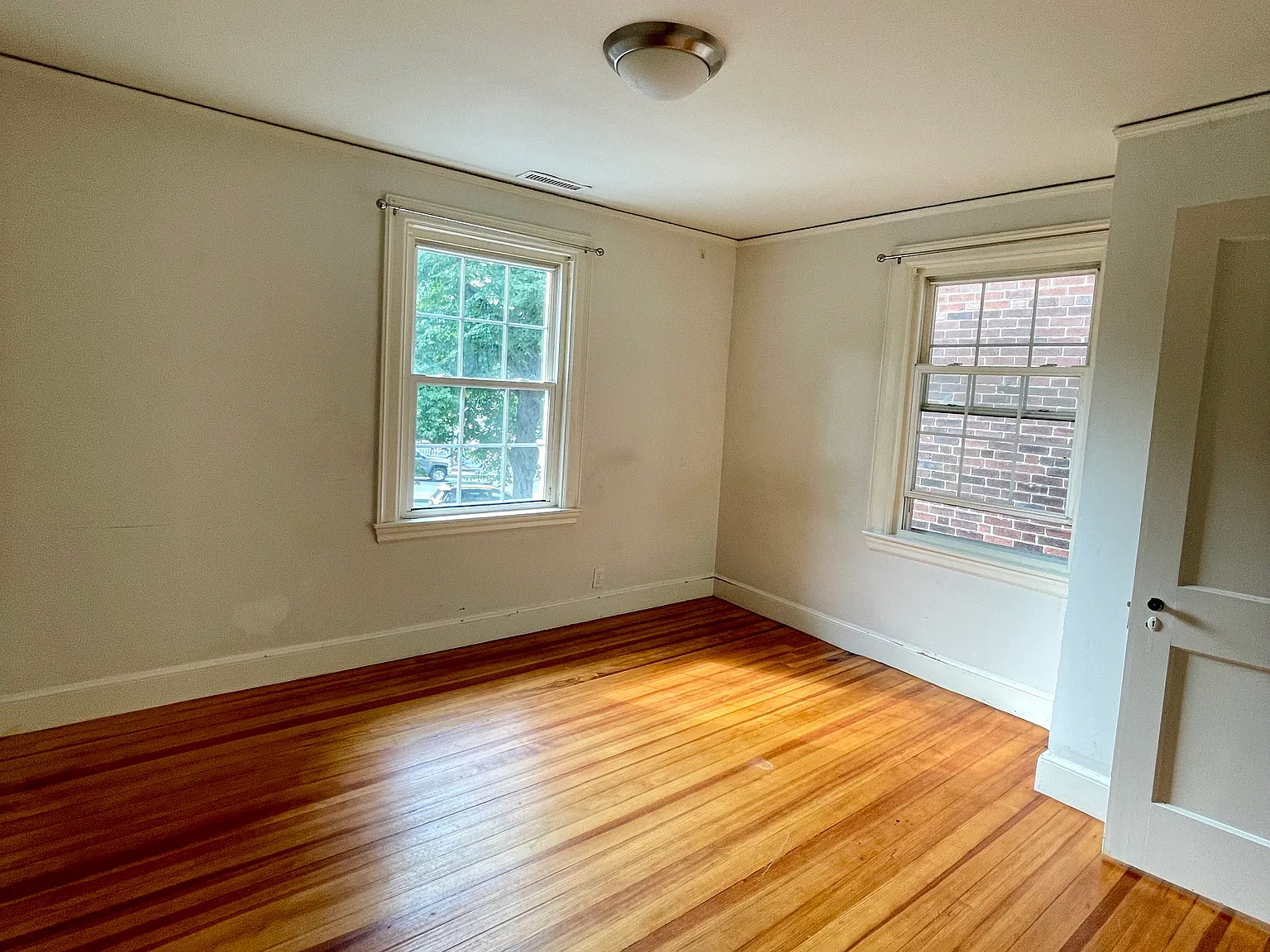 6 bed, 3.5 bath, 4500 sqft, $9,000 — Photo 3