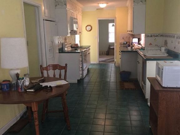 4th image of 1519 SE Loquat Way