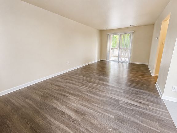 3rd image of 3012 Chamberlayne Ave #108