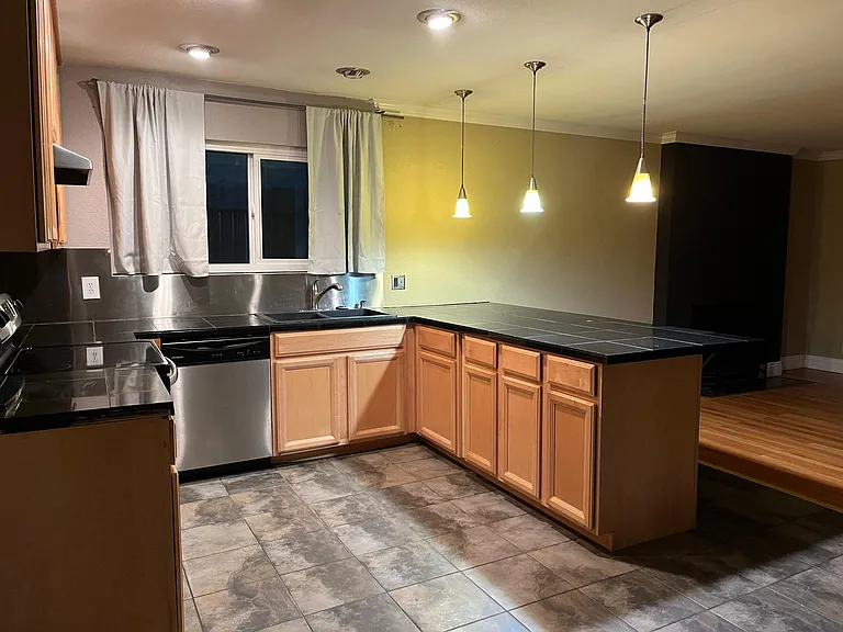 419 Manchester Way — Photo 4