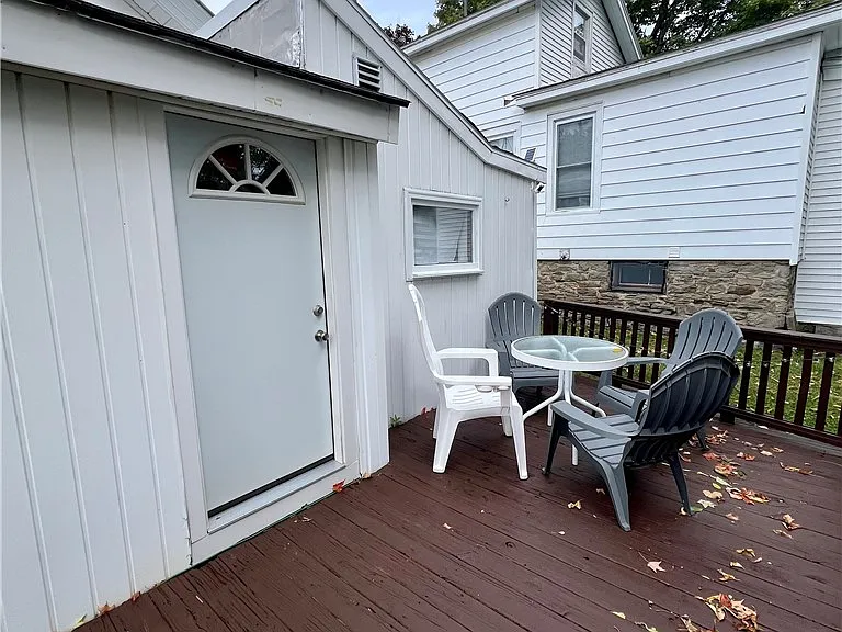 140 E Oneida St — Photo 27