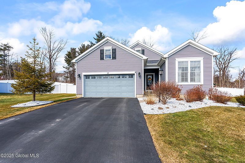4th image of 12 Highcroft Court