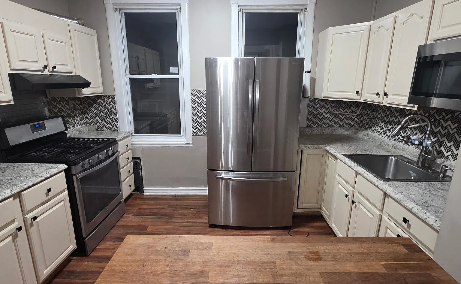 3 bed, 1.0 bath, $2,700 — Photo 3
