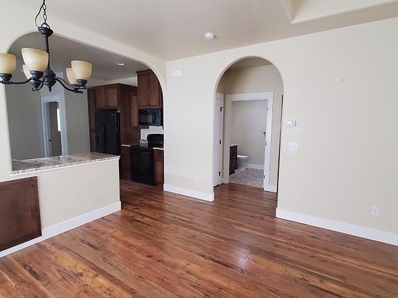 4th image of 658 Golden Peak Dr