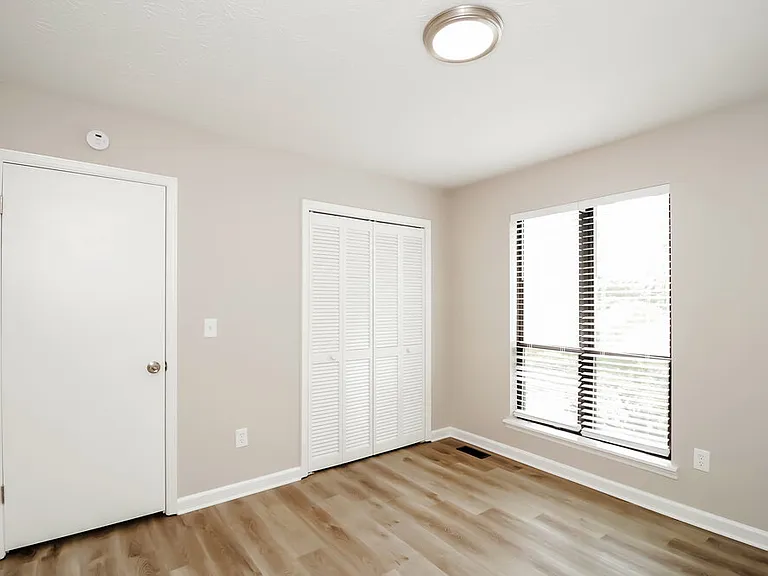 2360 Ambassador Dr — Photo 13