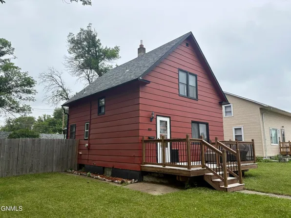 1122 11th Ave SE, Jamestown, ND 58401