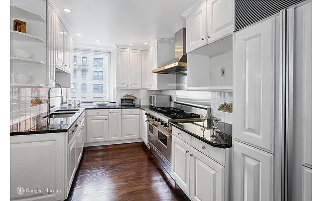 Sold by Douglas Elliman | media 19