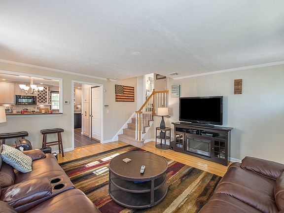 5th image of 18 Iroquois Ave