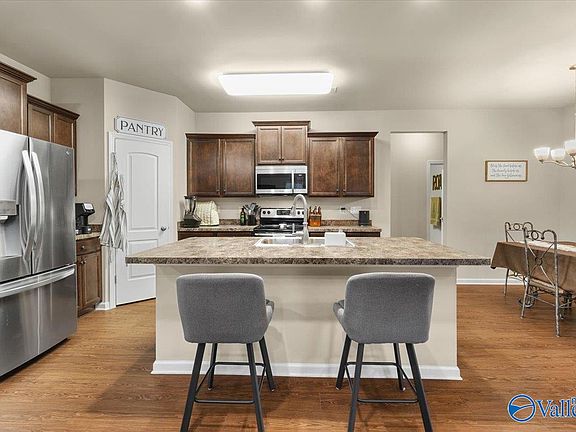 4th image of 144 Clydesdale Ln