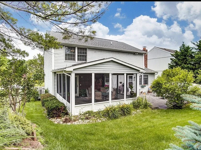 208 Assisiview Ct — Photo 9