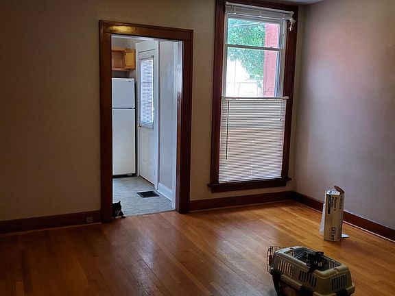 5th image of 82 E Dodridge St