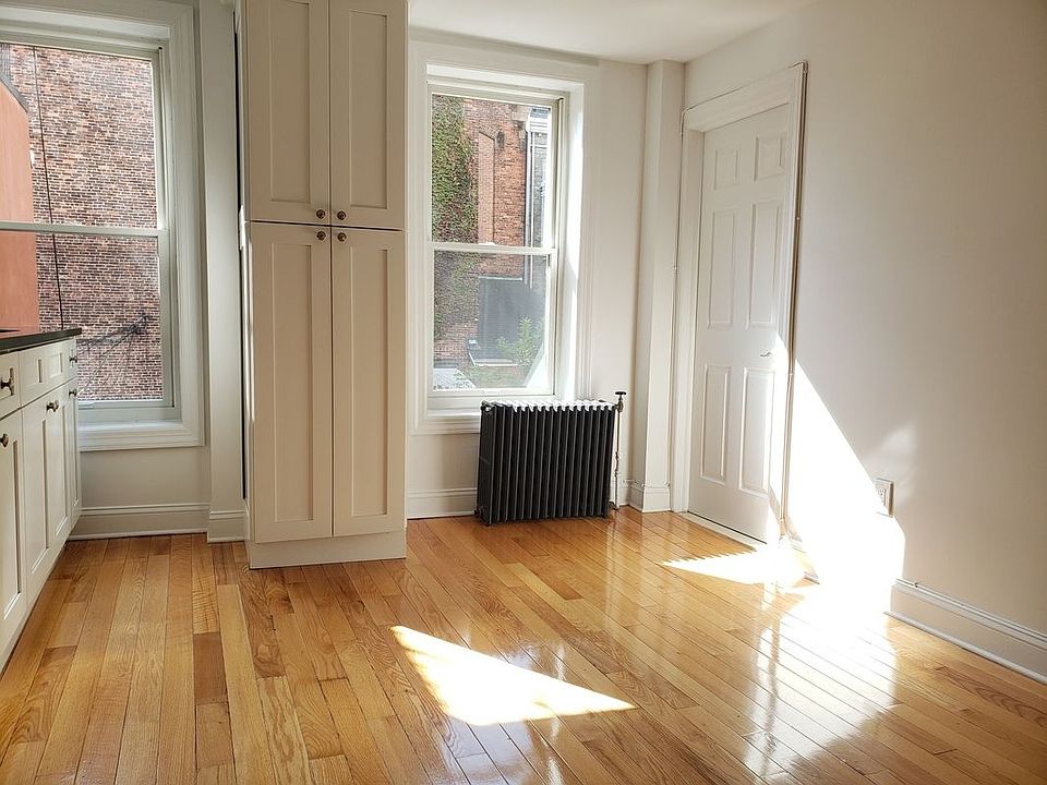 1st image of 438 De Graw St #3