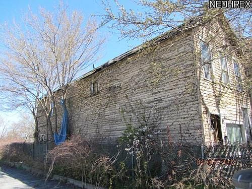 2nd image of 2541 Cedar Ave