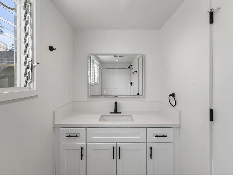 1616 S Norton Ave — Photo 4