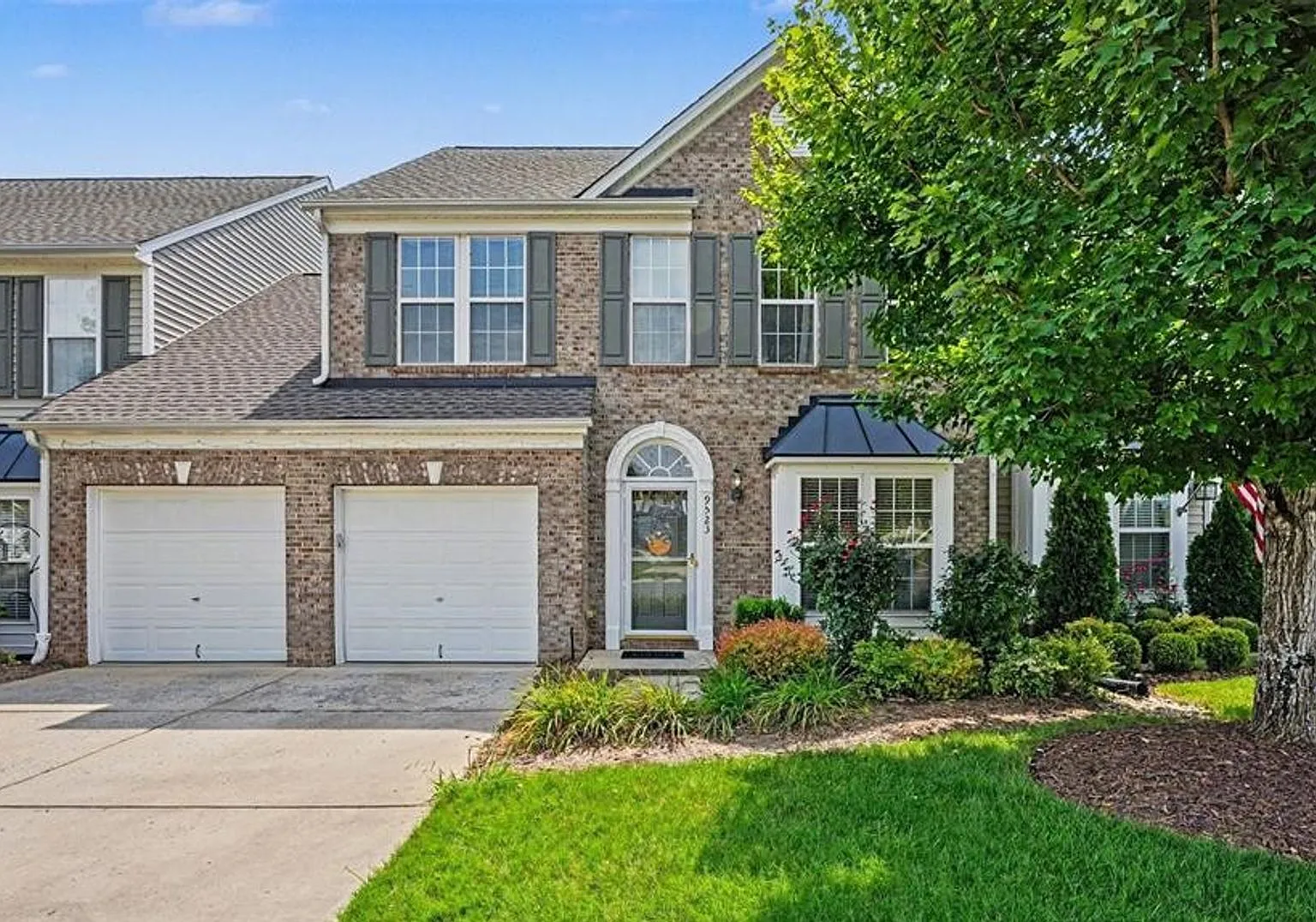 Beautiful townhome in Concord — Photo 1