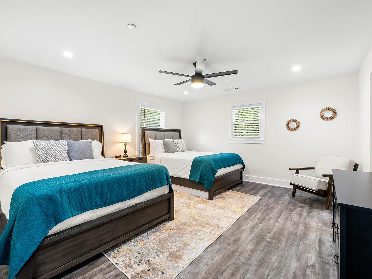 6 bed, 5.5 bath, 6700 sqft, $13,000 — Photo 4