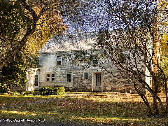 3rd image of 154 Pine Bush Road