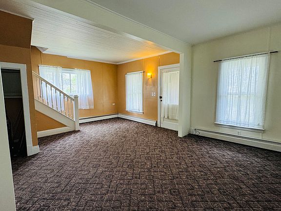 3rd image of 800 Cedar St