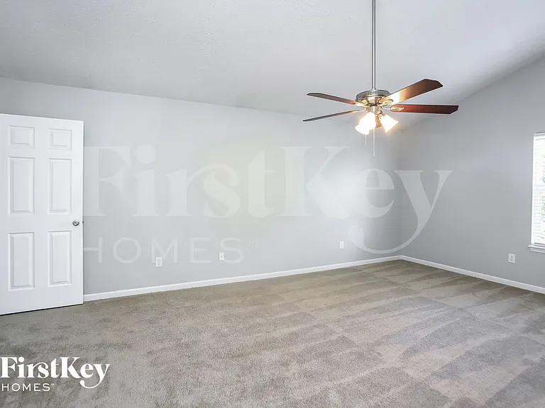 461 E Clear Lake Ln — Photo 9
