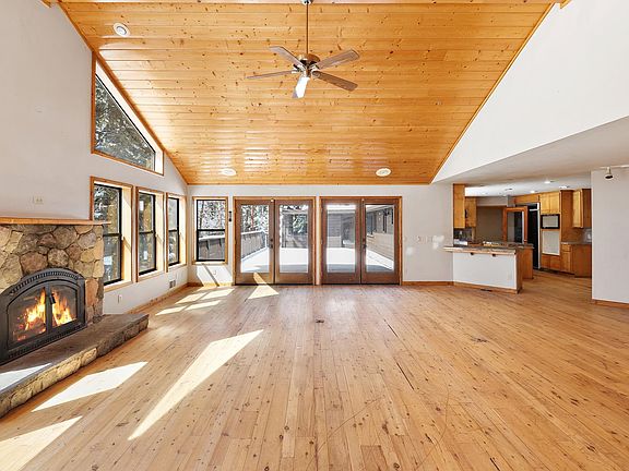 3rd image of 3096 N Lake Blvd