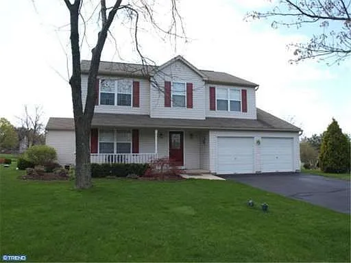 111 Parkside Dr photo 1