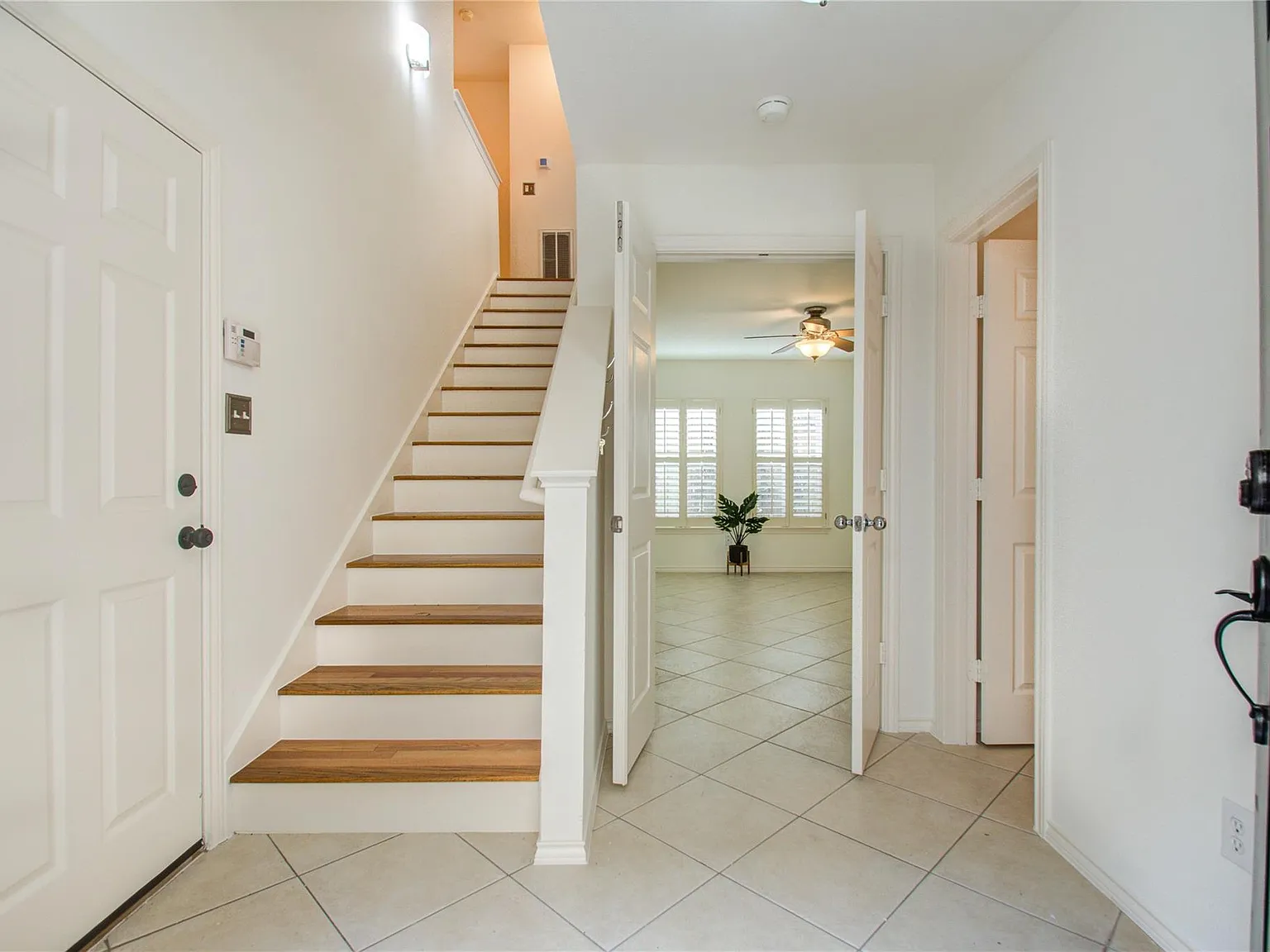 3 bed, 2.5 bath, 1995 sqft, $2,950 — Photo 4