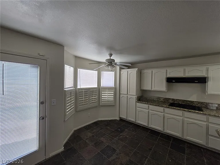 8008 Dover Shores Ave — Photo 16