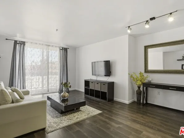 3740 Santa Rosalia Dr APT 223, Los Angeles, CA 90008