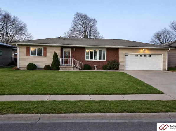 1906 Hoyt St, Beatrice, NE 68310