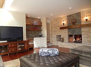 8860 W 100th Pl, Palos Hills, IL 60465