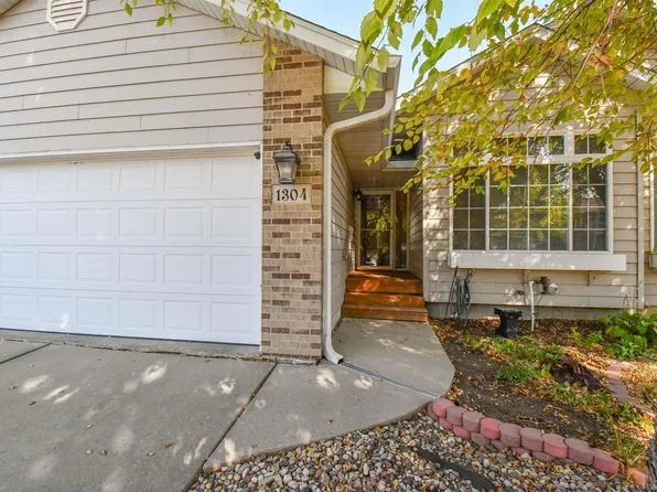 1304 E Northstar Ln, Sioux Falls, SD 57108