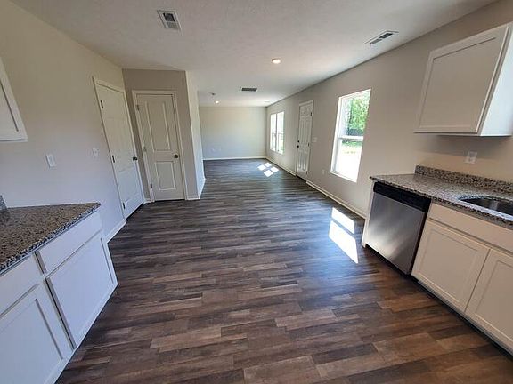5th image of 595 Holderman Pl