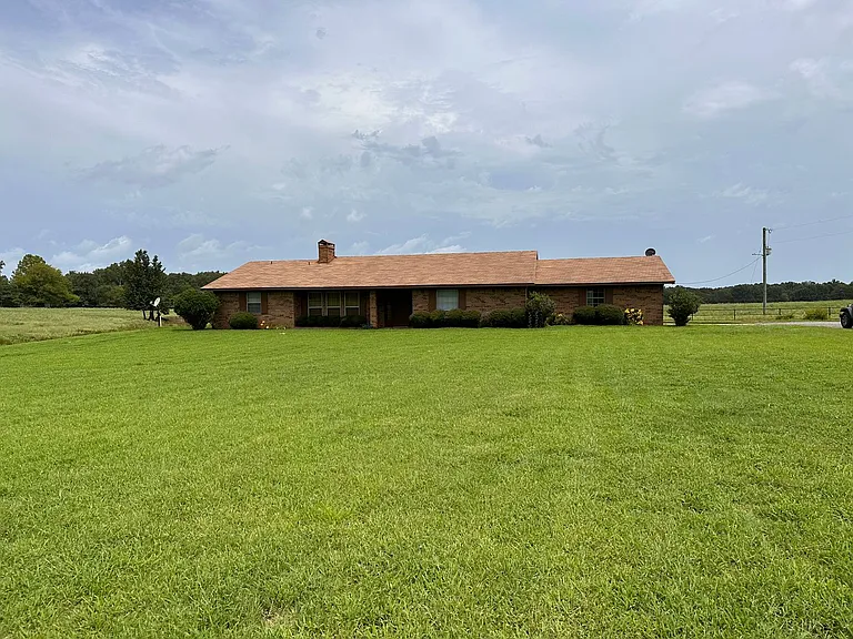 90 Cherokee Dr — Photo 1