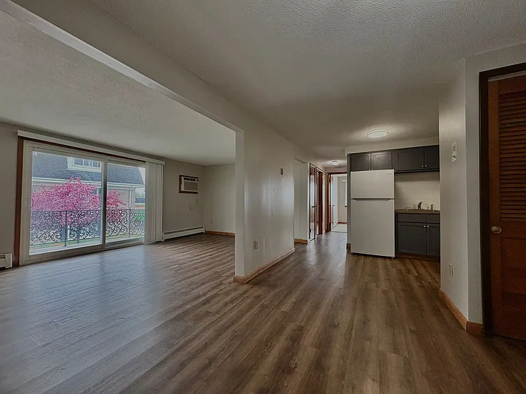 Camelot Village Apartments — Photo 30