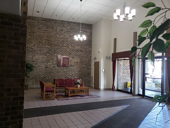 3rd image of 1460 Fairlane Dr APT 501