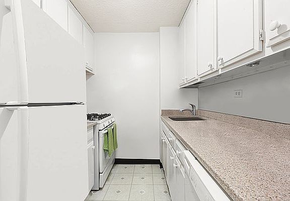 5th image of 77 E 12th St APT 13H