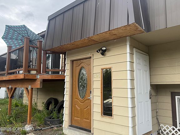 2nd image of 521 E 46th Pl